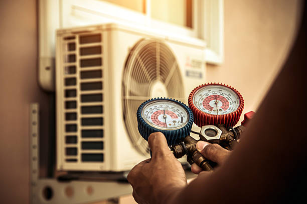 Professional Hvac Installation technician working in Sunland, CA